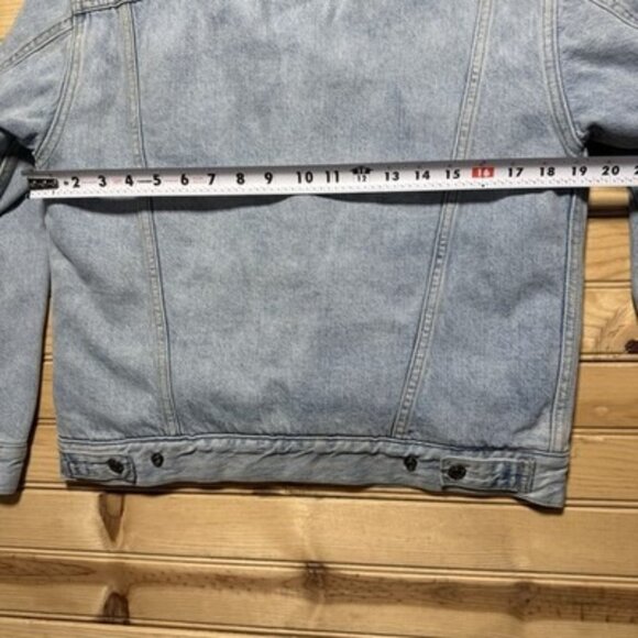 Women’s Levis Type lll Sherpa Fleece Lined Light Wash Denim Trucker Jacket Small - Picture 12 of 15